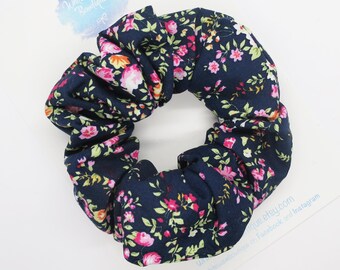 Scrunchie florale, bandeau marine, cravate de cheveux de fleur, joli scrunchy, bracelet extensible, VSCO, bobble de floraison, scrunchies adultes, cadeau pour fille