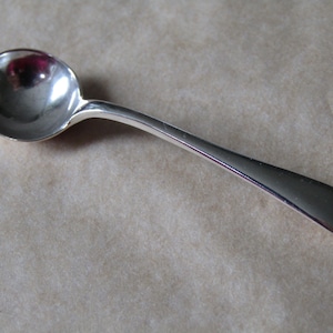 Salt Spoon English Sterling Silver 1964 Old English Pattern (108490E)