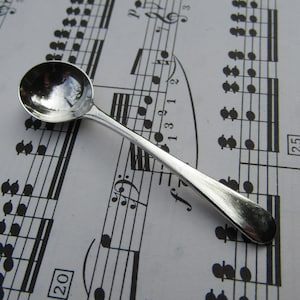 Salt Spoon Silver Sterling 925 - 1985 -  Old English Pattern   (EE1E)