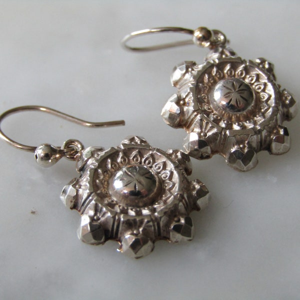 Earrings - Daisy Flower Victorian  Silver  (T8JE)