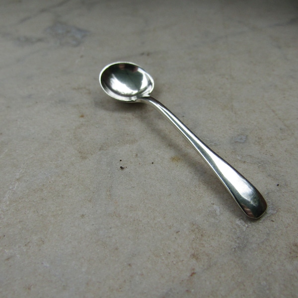 Salt Spoon Sterling English Silver 1919 Old English Pattern (106508E)