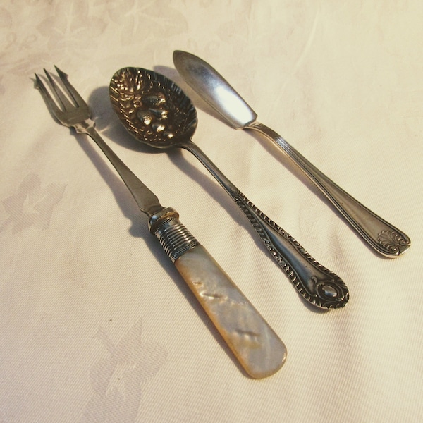 Three items of Serving Cutlery Silver Plated (107095E)