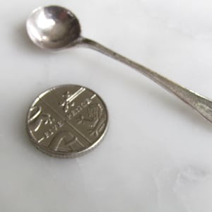 Salt Spoon Silver Sterling 925 - 1924 -  Old English Pattern   (KK1AE)