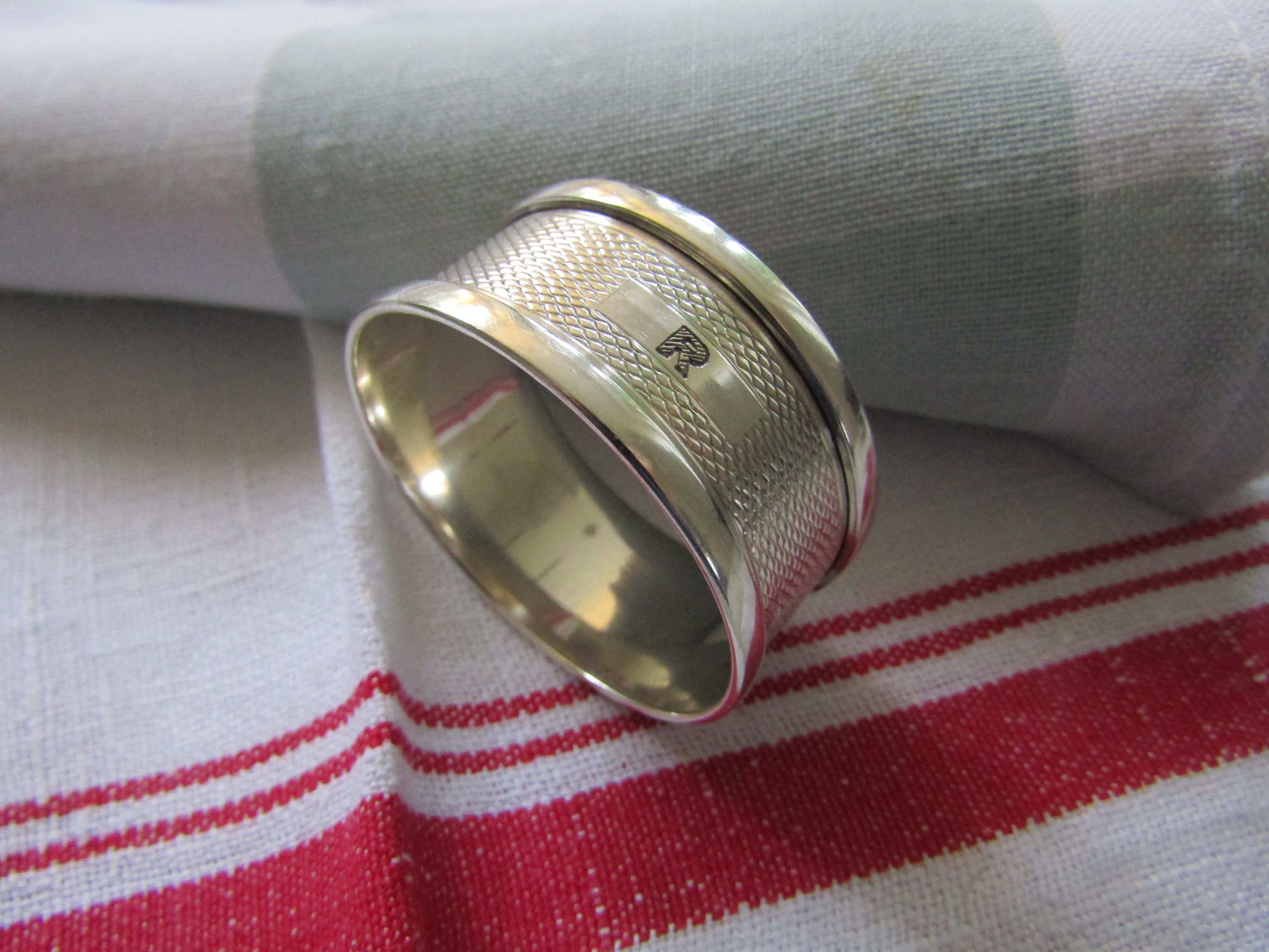 ナプキンリング「R」英国製スターリングシルバー1913年製（106891E