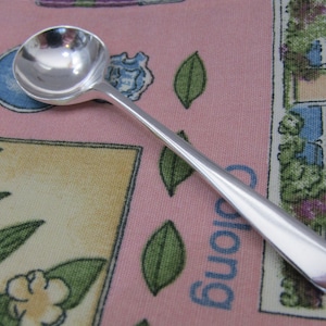 Salt Spoon English Sterling Silver 1980 Old English Pattern (107687E)