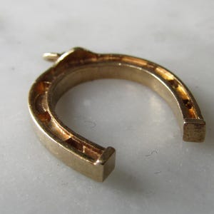 Charm / Pendant  9CT Yellow Gold  - Good Luck Horseshoe  (VV8E)