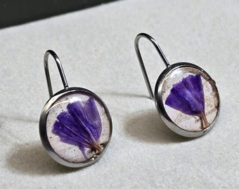 Silver round birth bar earrings with a purple flower,  minimalistic, natural