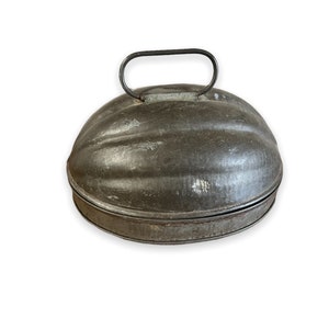 Antique Pudding Mold, Tinware, Primitive melon mold, Country kitchen decor, vintage mold