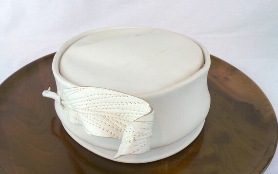 Leather Hat, 1960s Womens Hand Stitched White Lea… - image 2