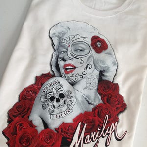Marilyn Monroe DE Los Muertos WOMENS T-shirt
