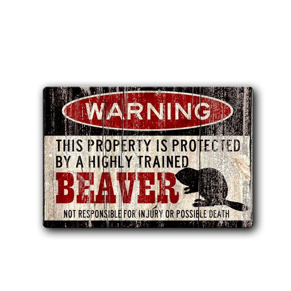 COTECI Blechschild 'Warning: Protected By Chipmunks' – Lustiges Warnschild 20x30 Cm | Personalisierbar | Ideal Für Garten, Bar & Als Geschenk