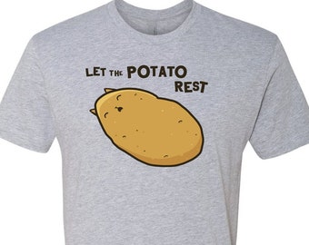 Puede incluir: Una camiseta gris jaspeada con una patata de dibujos animados durmiendo y el texto "Let the potato rest".