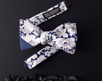Nic Men's Bow tie - Floral deep blue bowtie