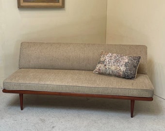 Daybed by Peter Hvidt & Orla Molgaard | vintage Danish teak lounger sofa | France e Daverkosen