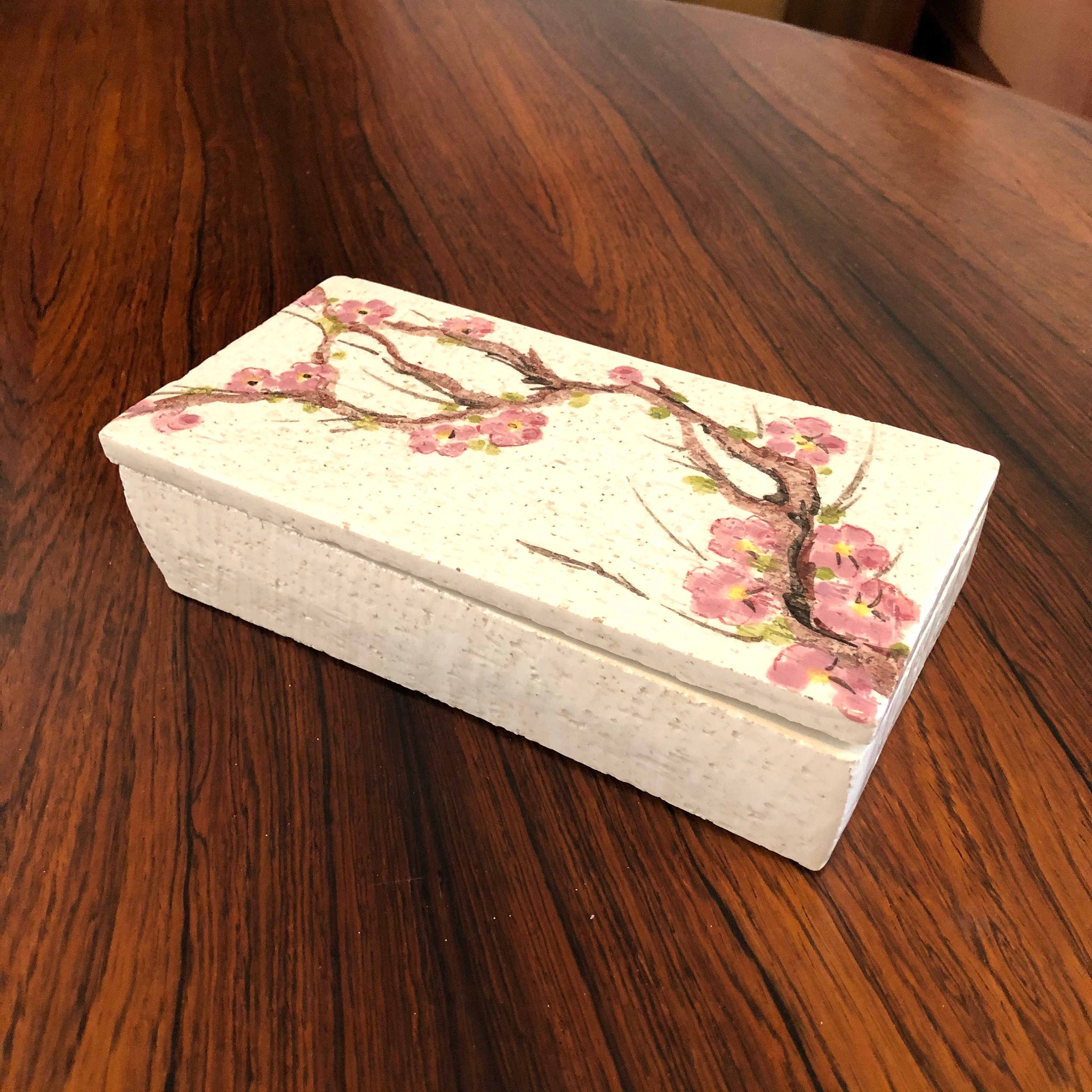 イタリア BITOSSI コレクション　ミッドセンチュリーデザイン イタリア、アメリカのモダンな名作チェアを編集長が堪能！