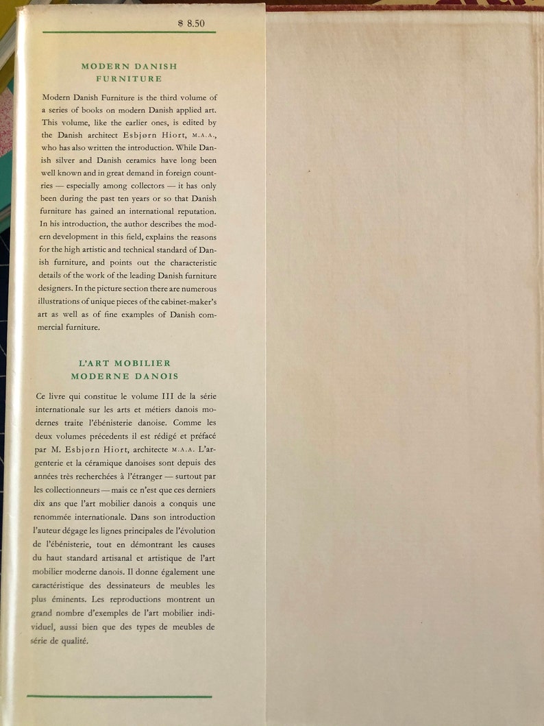 Puede incluir: Una portada de libro con el t&iacute;tulo "Modern Danish Furniture" y una descripci&oacute;n del contenido del libro. El libro es el tercer volumen de una serie sobre el arte aplicado dan&eacute;s moderno. El libro est&aacute; editado por el arquitecto dan&eacute;s Esbj&oslash;rn Hiort, M.A.A. La portada del libro es blanca con texto negro.