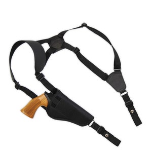Peut inclure: Holster d'épaule en nylon noir avec un étui noir et un revolver à manche en bois. Le holster est doté de sangles et de boucles réglables pour un ajustement sûr. Conçu pour le port dissimulé.