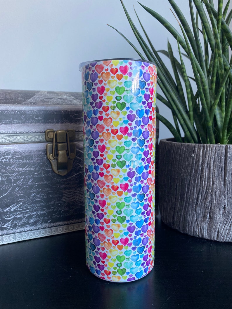 Rainbow heart tumbler by Felicianation, 20 oz stainless steel tumbler for hot or cold drinks immagine 3