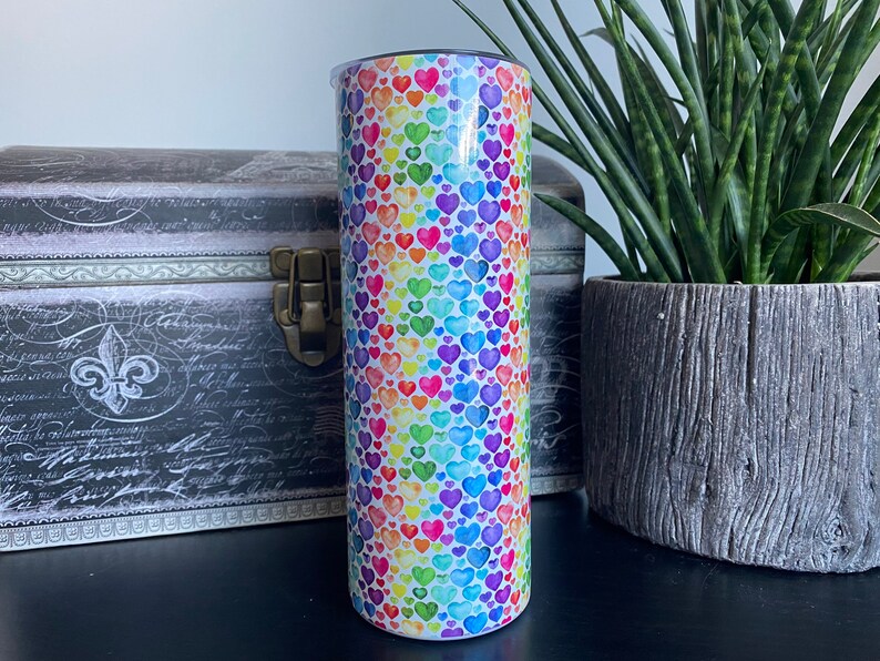 Rainbow heart tumbler by Felicianation, 20 oz stainless steel tumbler for hot or cold drinks immagine 1