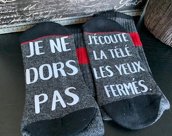 Funny message socks for men, I’m not sleeping, I’m watching tv with my eyes closed, French text