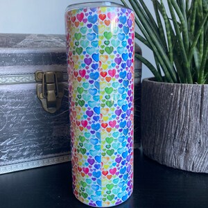 Rainbow heart tumbler by Felicianation, 20 oz stainless steel tumbler for hot or cold drinks immagine 2