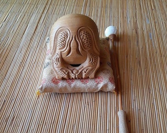 日本のビンテージ仏教の祭壇、木製の魚の太鼓のゴング「木魚 日本のビンテージ仏教の祭壇、木製の魚の太鼓のゴング「木魚