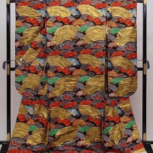 Uchikake Kimono, Hochzeit Kimono, japanische Kimono Robe, japanischer Uchikake Kimono, Kimono Gold, Uchikake Gold, Sagara Stickerei,