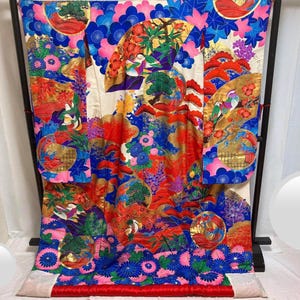Japanese Uchikake Kimono, Silk Uchikake, White Wedding Kimono, Japanese Floral Dress, Long Kimono Dress, White Kimono Robe, Kimono