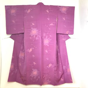 Kimono Pale Purple, woman&#39;s wrap Dress, Long vintage Japanese Robe, Floral, Size L