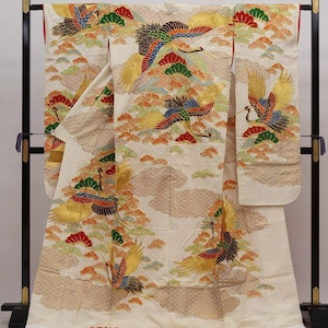 Japanese Uchikake Kimono, Embroidered Silk Uchikake, Wedding Kimono Dress, Japanese Dress Long, Long Kimono Dress, White Kimono Robe, Kimono