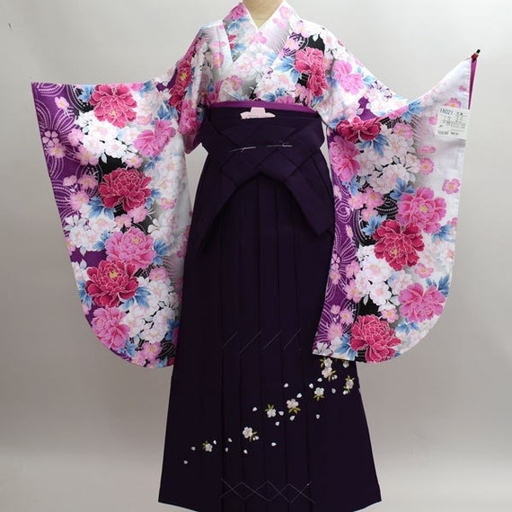 Black kofurisode and purple hakama - 着物月 Kimono Tsuki