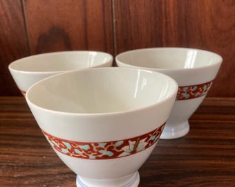 Ręcznie wykonany zestaw 3 ceramicznych misek z kwiatem Ume, japońska ceramika