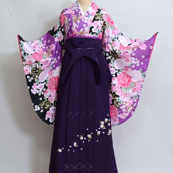 Black kofurisode and purple hakama - 着物月 Kimono Tsuki