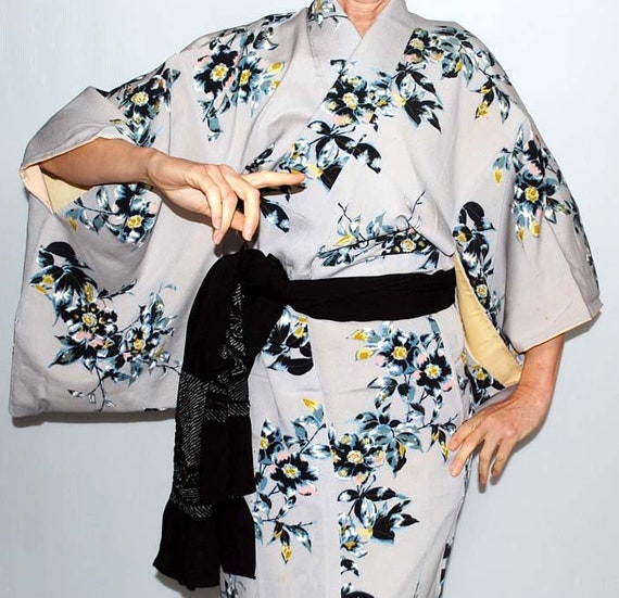 Kimono japonais Floral vintage Kimono Floral Robe japonaise gris vintage Kimono gris robe japonaise gris Robe Kimono femme Kimono Long Etsy France