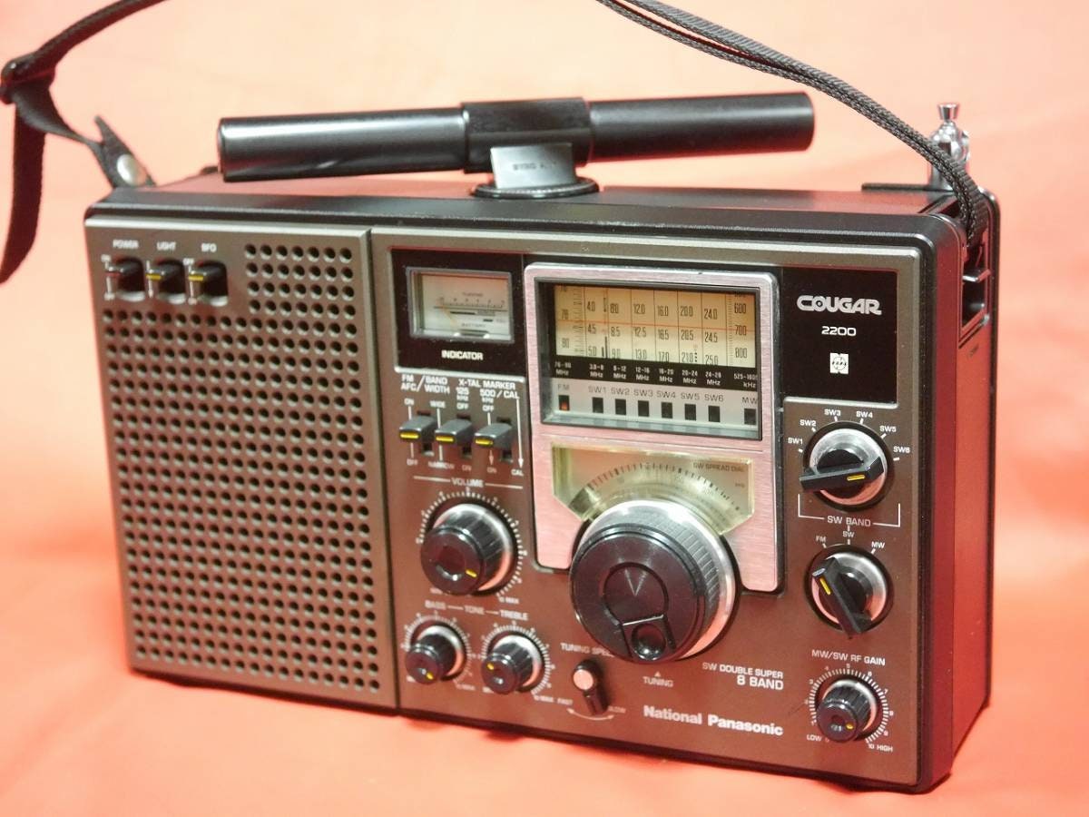 Classic Panasonic RF-2200 AM FM Shortwave Portable Radio Review