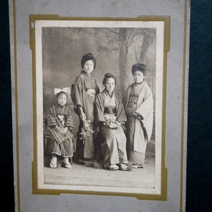 Japan Photograph Japanese Matrilineal Photo Taisyo Period 1912-1926 Prewar WW2
