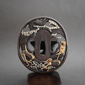 TSUBA, spada da samurai, guardia della spada, onda, koshirae, katana, wakizashi, katana giapponese, tsuba giapponese, fermacarte giapponese,