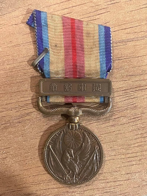 第二次世界大戦　日本軍　勲章　栄光　英雄　戦争　歴史 第二次世界大戦 日本軍 勲章 バッジ 栄光 英雄 戦争 歴史 - メルカリ