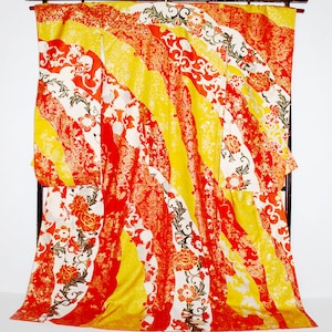 Furisode Kimono, Silk Furisode, Wedding Kimono Furisode, Orange Kimono Robe, Yellow Kimono Robe, chrysanthemum Kimono,
