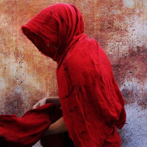 Post Apocalyptic Distressed Dyed Shawl Cloak, Splatter Red Shoulder Wrap, Ragged Cotton Lightweight Scarf, Dirty Red Riding Hood Mandalorian
