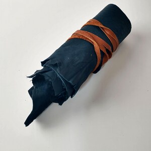 Distressed Dark Leather Sheepskin Fur Bracers, Tribal Apocalyptic Cuffs afbeelding 8