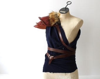 Distressed Leather Shoulder Slim Armor Pauldron and Wrap Scarf, Apocalyptic Primitive Shoulder Spaulder 3 plate epaulette imitation fur trim