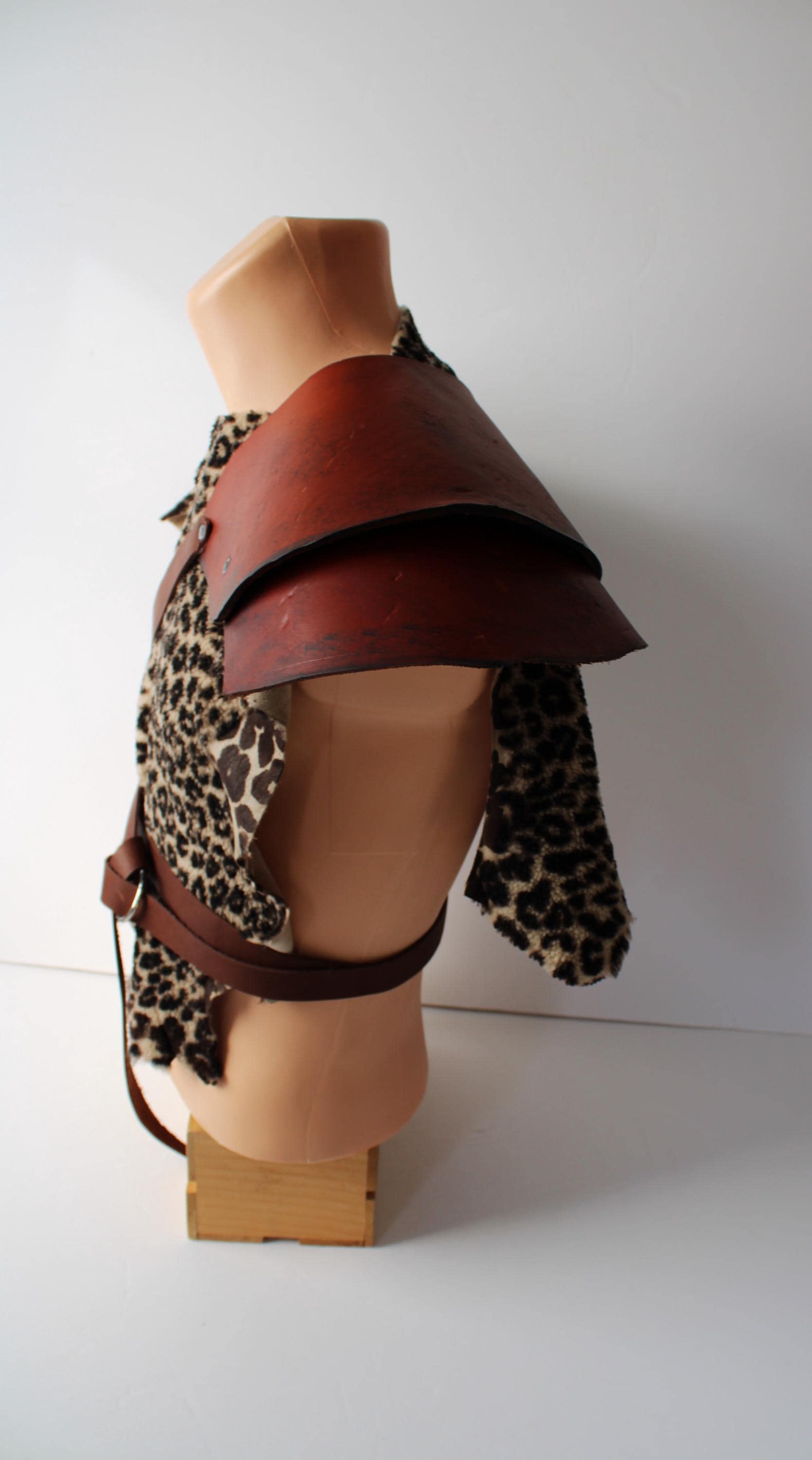 Leather Armor Shoulder Pauldron, Drape Pelt Shirt, Gladiator Assassin ...