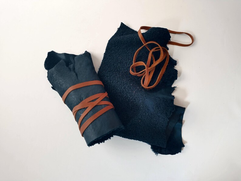 Distressed Dark Leather Sheepskin Fur Bracers, Tribal Apocalyptic Cuffs afbeelding 5