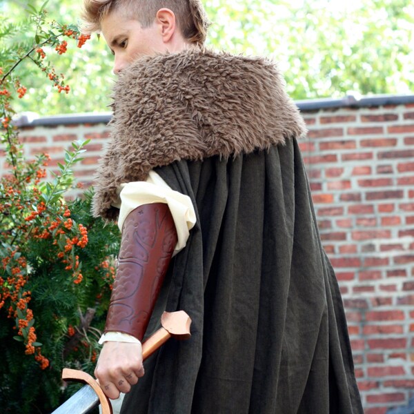 Cloak & Bracers,Nimloth Carved Leather Vambraces, Herringbone Cloak, Brown Leather Strap, Woodland Brown Fur
