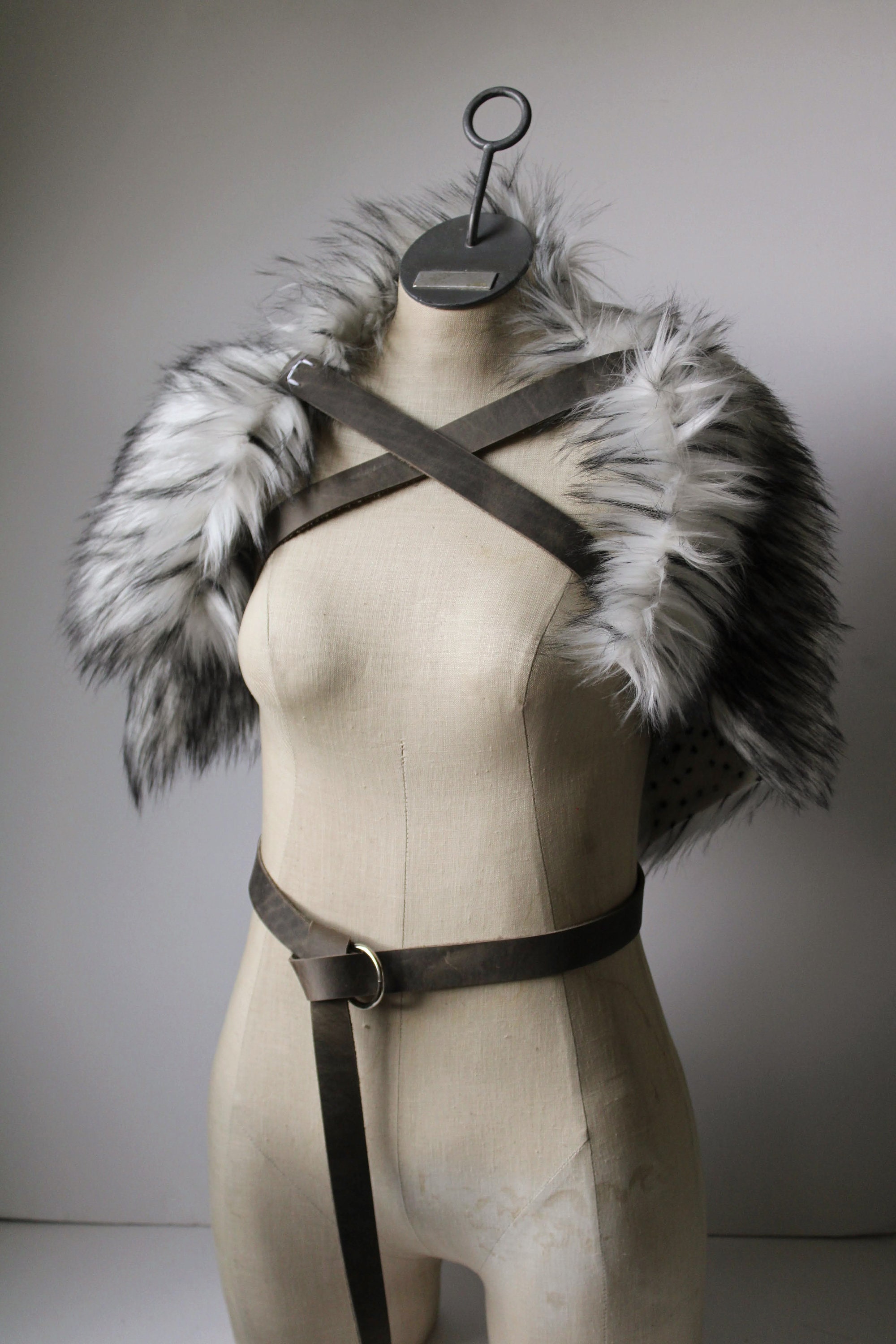 White Wolf Black Tips Fur Shoulder Pelt Drape, moyamensing imitation …