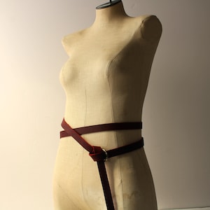 Oxblood Maroon Leather Waist Belt, 3/4" Leather Strap Distressed Brass Ring, viking medieval renaissance SCA costume, 65" long belt