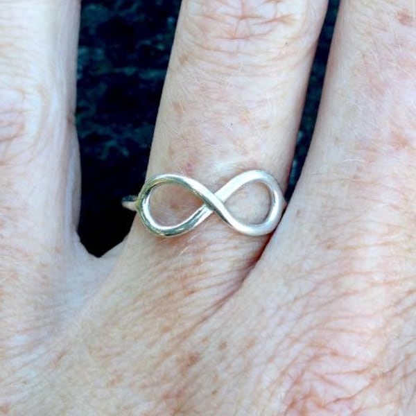 SALE! Sterling Silver Infinity Ring / Sacred Geometry Promise Ring or Silver Love Ring / Delicate Infinity Romantic Ring - R316