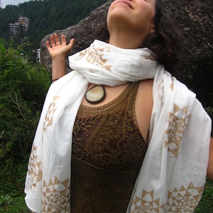 Ivory Sri Yantra Scarf / Meditation Shawl / Shri Yantra Sacred Geometry Scarf / Wedding or White Bridal Shawl / Festival Hood K604 image 2