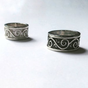 Anillo de voluta de plata esterlina